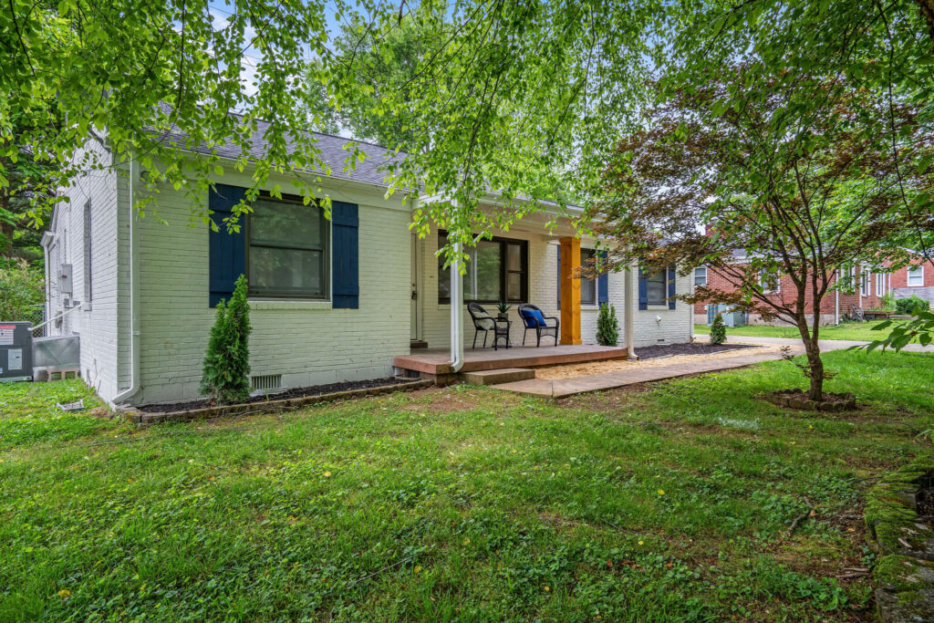 2710 Lakeland Dr